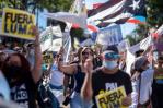Policía de Puerto Rico detiene a grupo que protestó contra compañía eléctrica Policía de Puerto Rico detiene a grupo que protestó contra compañía eléctrica
