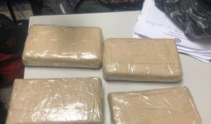 Politur detiene a cinco personas con cocaína en la playa de Cabeza de Toro