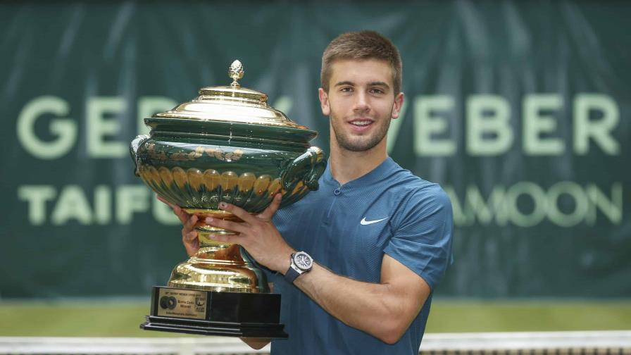 Coric elimina a Tsitsipas en la segunda ronda