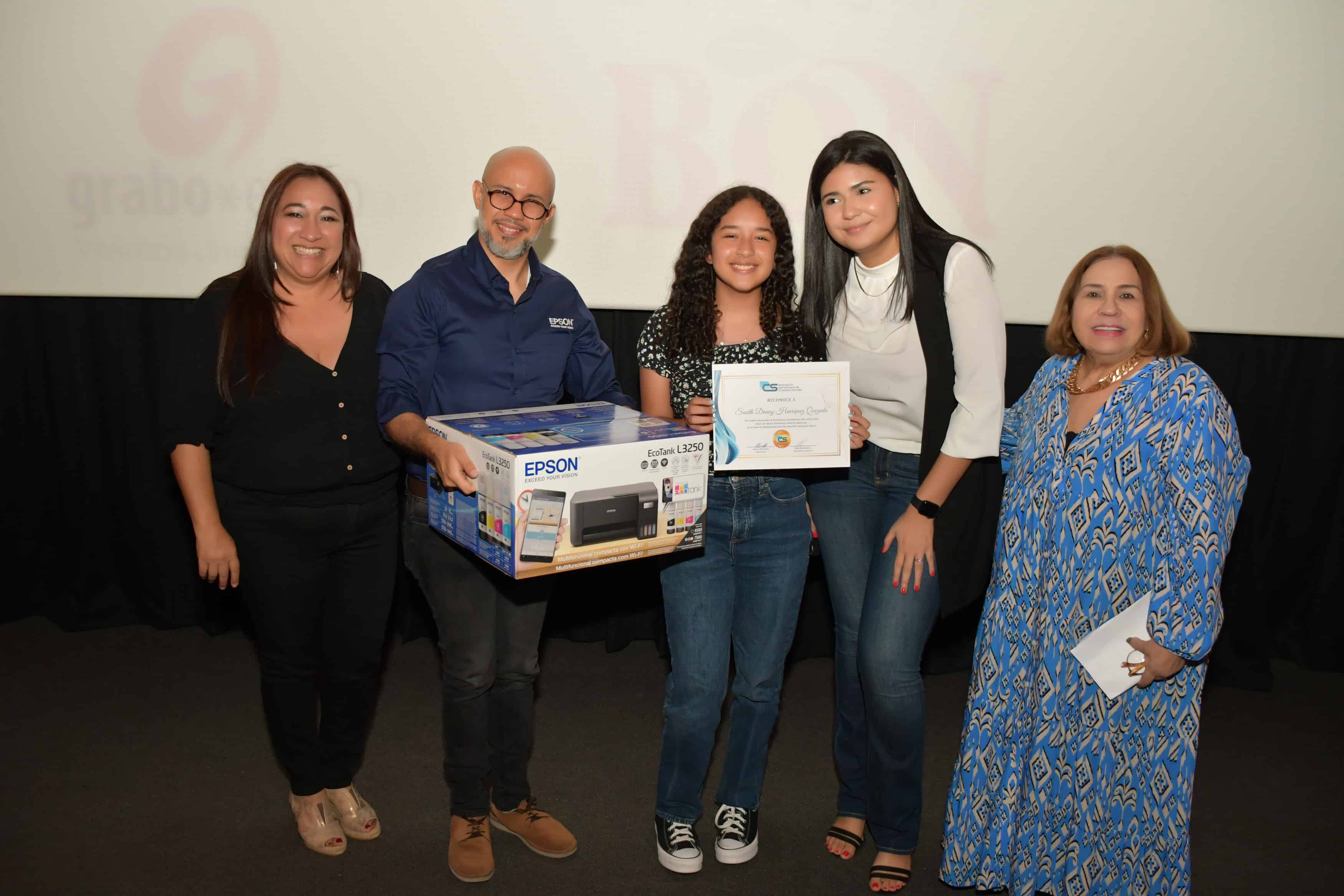 Susana Veras, Dileccio Di´az, Suseth Henri´quez, Quezada y Karina Fe´lix.