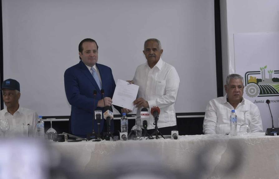 Gobierno dona 11.3 MM de pesos a la Junta Agroempresarial Dominicana