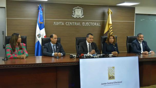 JCE y los partidos debaten acuerdo para frenar el proselitismo electoral precoz