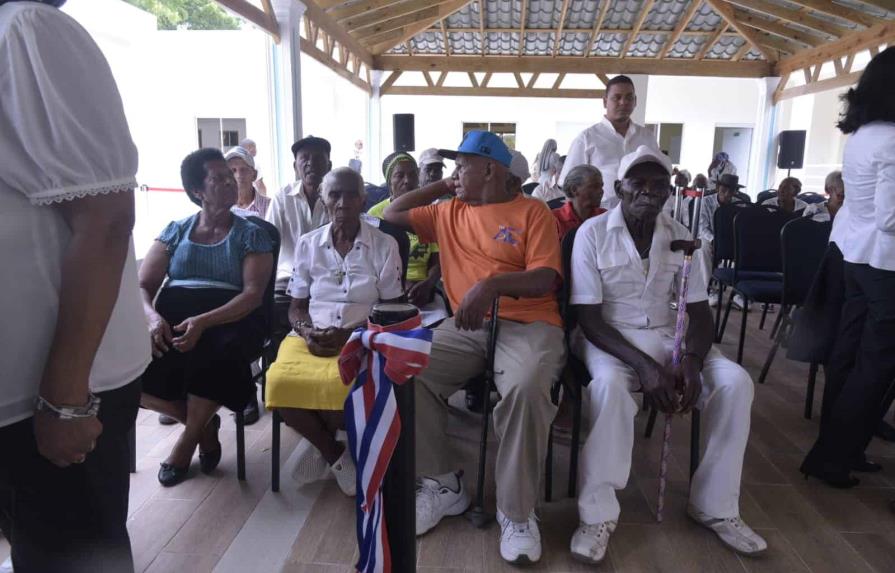 Presidente Abinader entrega nuevo hogar de ancianos en Barahona