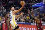 VIDEO | Curry aporta 33 puntos; Warriors doblegan a Heat