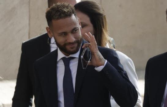 Fiscalía retira cargos contra Neymar y todos los acusados en juicio por fichaje al Barça