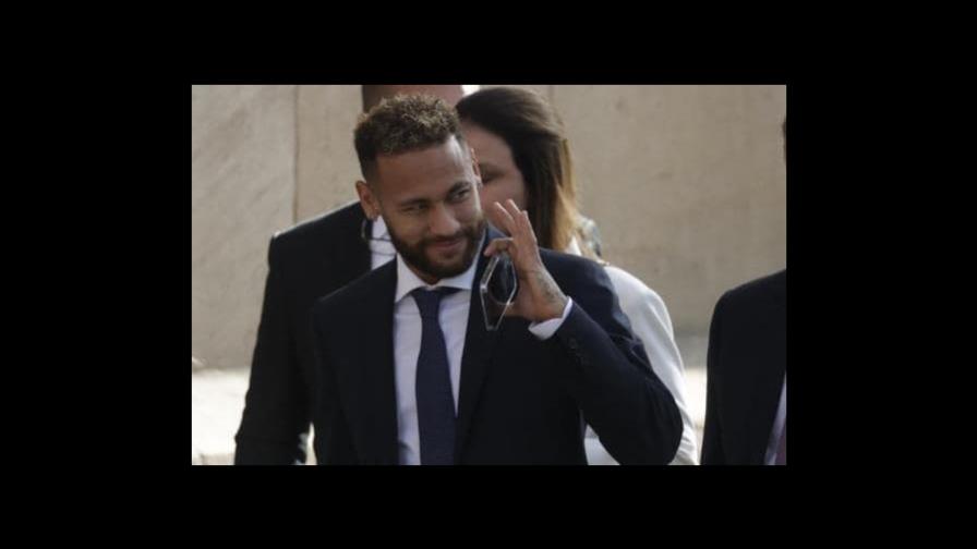 Fiscalía retira cargos contra Neymar y todos los acusados en juicio por fichaje al Barça Fiscalía retira cargos contra Neymar y todos los acusados en juicio por fichaje al Barça