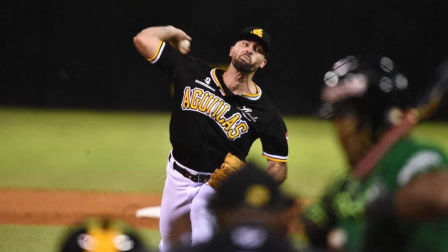 Las Águilas blanquean a las Estrellas y empatan en primero con el Licey