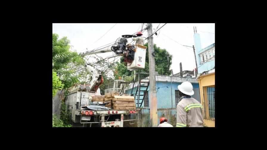 Inician instalación de lámparas en sectores de Villa Mella tras hechos violentos Inician instalación de lámparas en sectores de Villa Mella tras hechos violentos