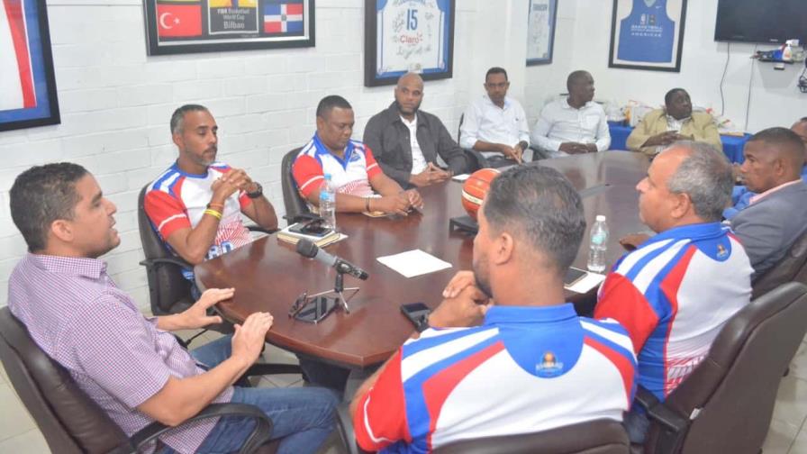 La Romana inicia montaje del torneo de basket superior