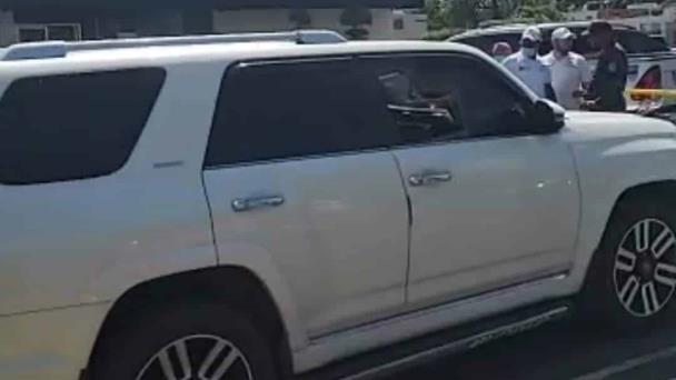 Muere hombre tras ser herido de bala en asalto en parqueo de un banco en La Vega