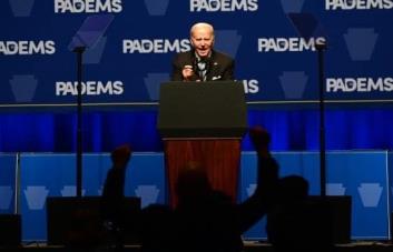 Biden califica de despreciable el ataque al marido de Nancy Pelosi en su casa