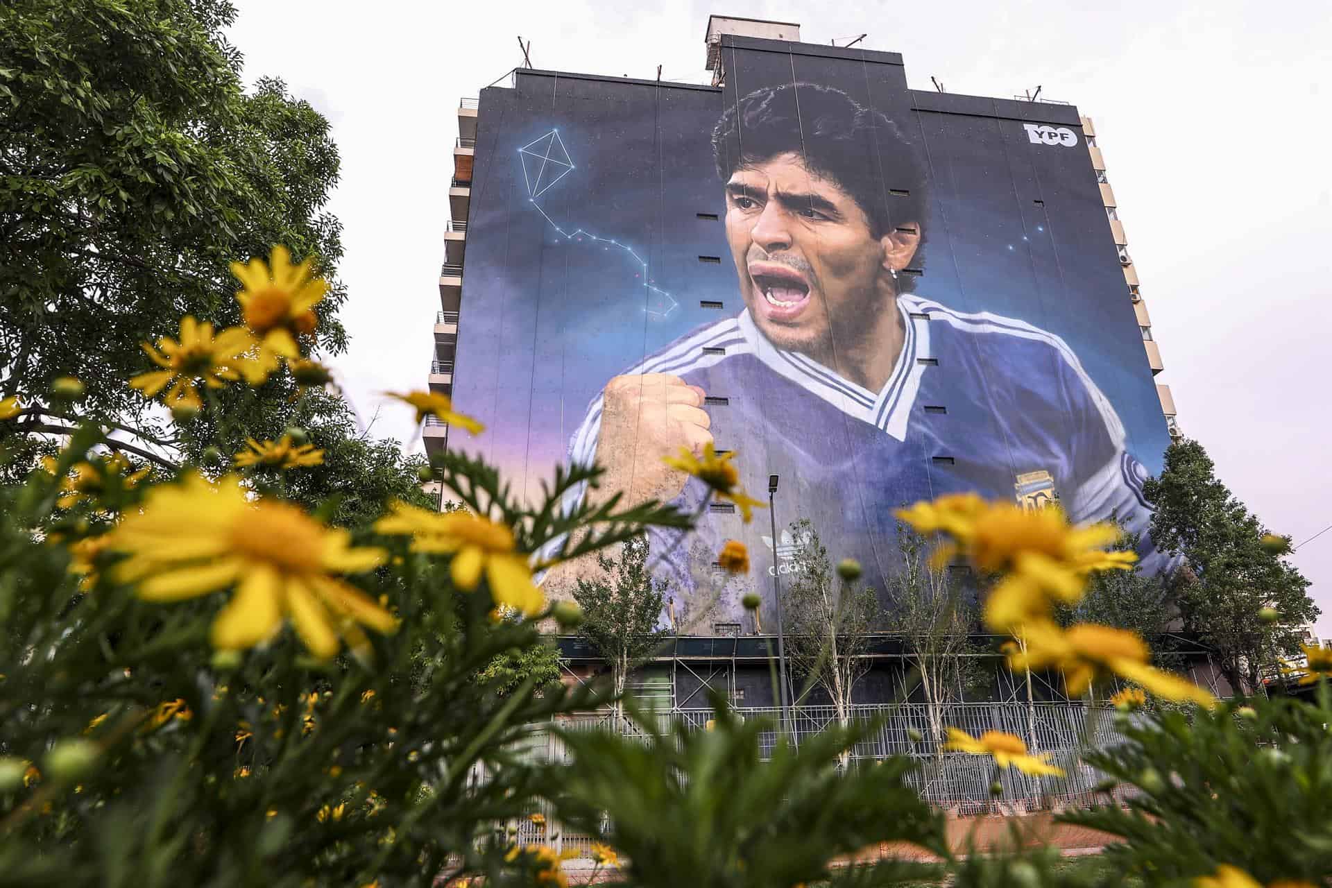 Vista del mural en honor a Diego Armando Maradona realizado por Martín Ron, el 28 de octubre de 2022 en Buenos Aires (Argentina). La muerte de Diego Armando Maradona propició infinidad de homenajes por toda Argentina. 