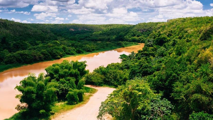 Hombre muere ahogado cuando trataba de cruzar río en La Romana Hombre muere ahogado cuando trataba de cruzar río en La Romana