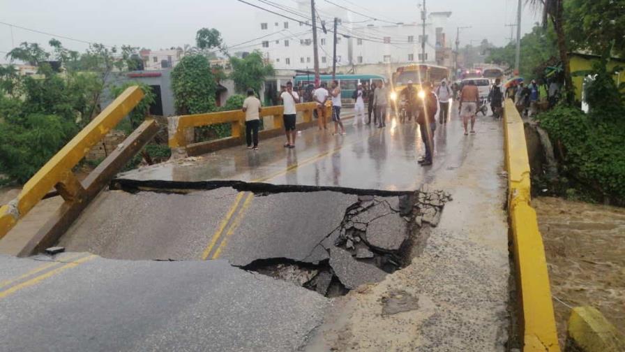 Colapsa puente que comunica La Otra Banda con El Salado en Verón Punta Cana