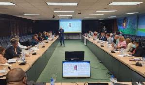 Valdez Albizu encabeza clausura del primer Diplomado en Ciberseguridad del Banco Central