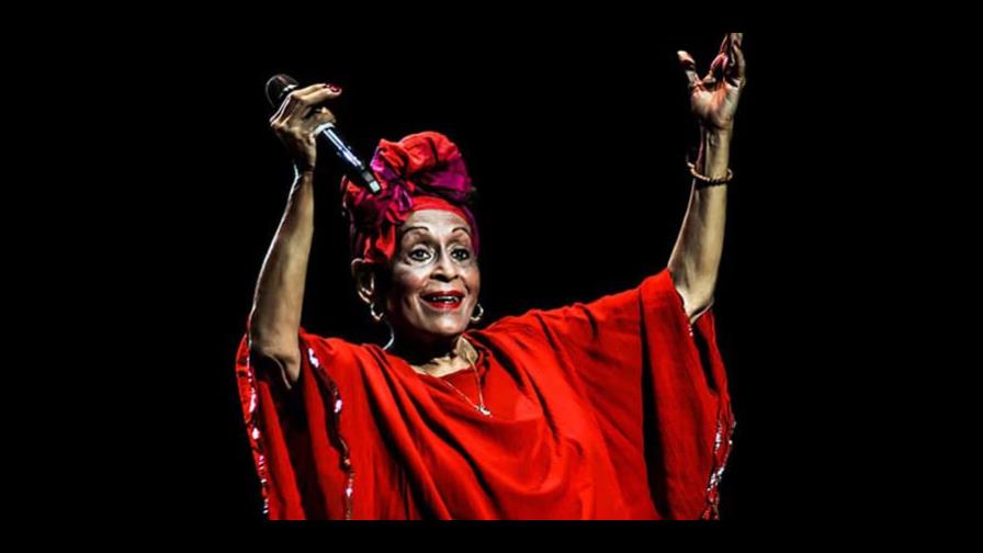 Omara Portuondo se retira definitivamente de los escenarios tras su desmayo en Barcelona