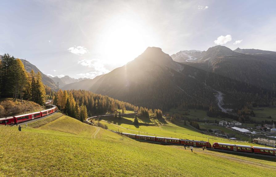 Suiza logra récord del tren de pasajeros más largo del mundo
