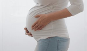 Hombre agrede a mujer embarazada en Mao