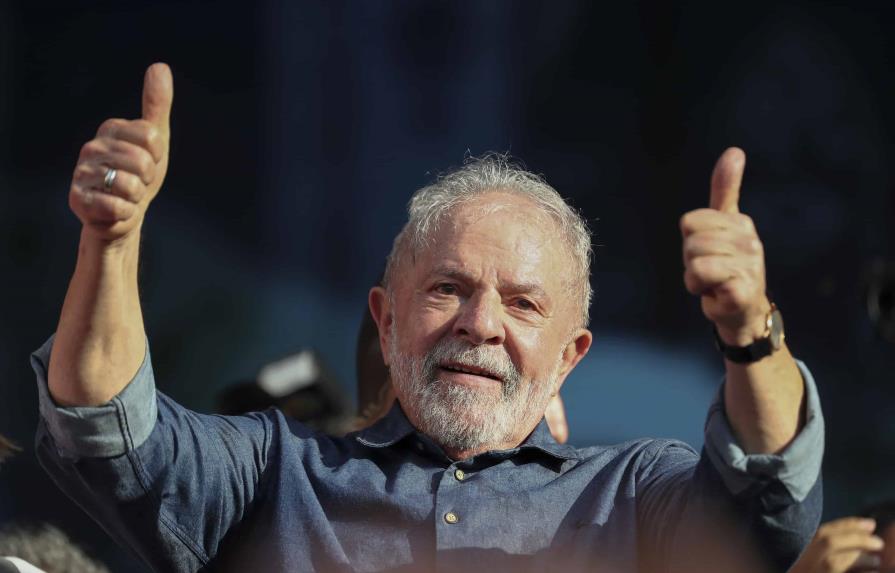 Lula hace sus primeros contactos políticos en Brasilia como presidente electo