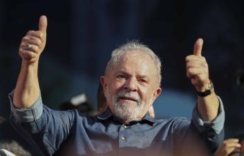 Lula pasa a liderar, con el 50.01 %, tras escrutar el 67,76 % en Brasil