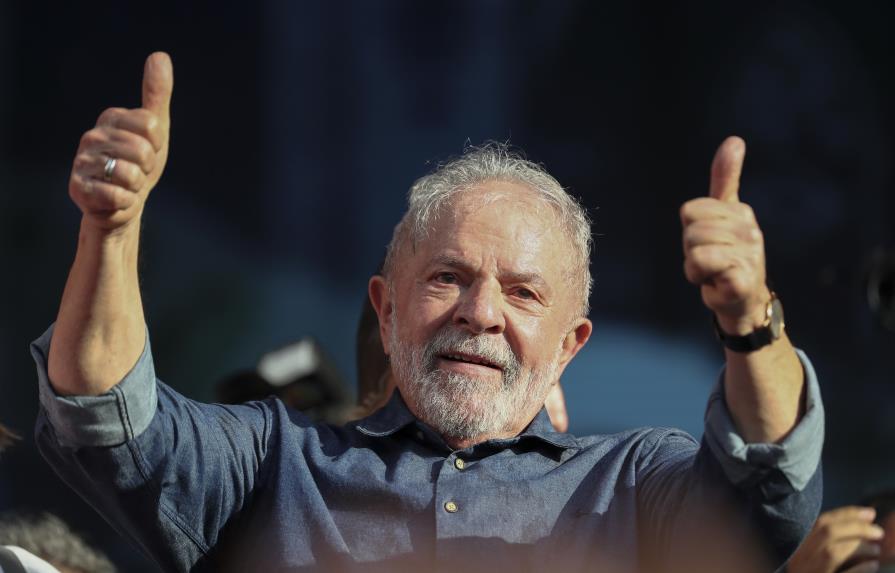 Lula pasa a liderar, con el 50.01 %, tras escrutar el 67,76 % en Brasil