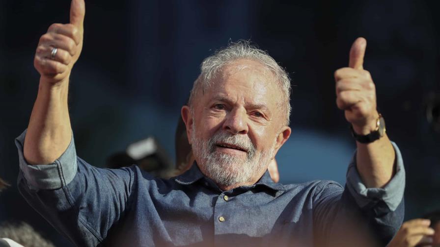 Lula pasa a liderar, con el 50.01 %, tras escrutar el 67,76 % en Brasil