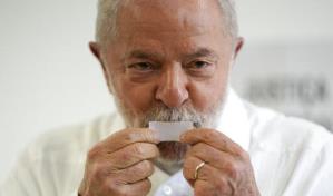 Re&ntilde;ida contienda entre Bolsonaro y Lula tras conteo del 90 %