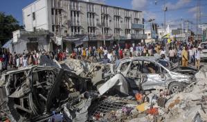 Suben a 120 los muertos por el doble atentado yihadista en Somalia