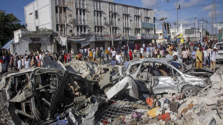 Suben a 120 los muertos por el doble atentado yihadista en Somalia