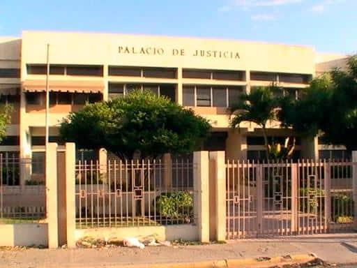 Condenan a 20 años de prisión a dos hombres por agredir y robarle a un haitiano