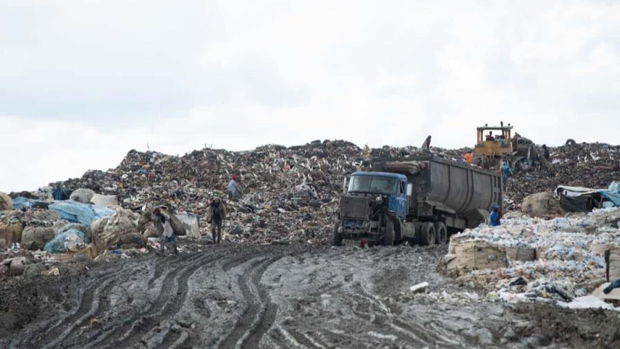 Operaciones en vertedero Duquesa siguen adelante pese a las lluvias