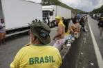 Camioneros que protestan por la victoria Lula mantienen 263 carreteras bloqueadas en Brasil
