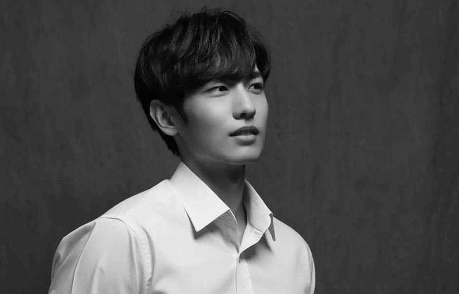 Confirman muerte del actor y cantante coreano Lee Ji Han en estampida de Halloween