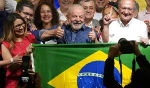 Lula vuelve a la presidencia tras derrotar por poco a Bolsonaro