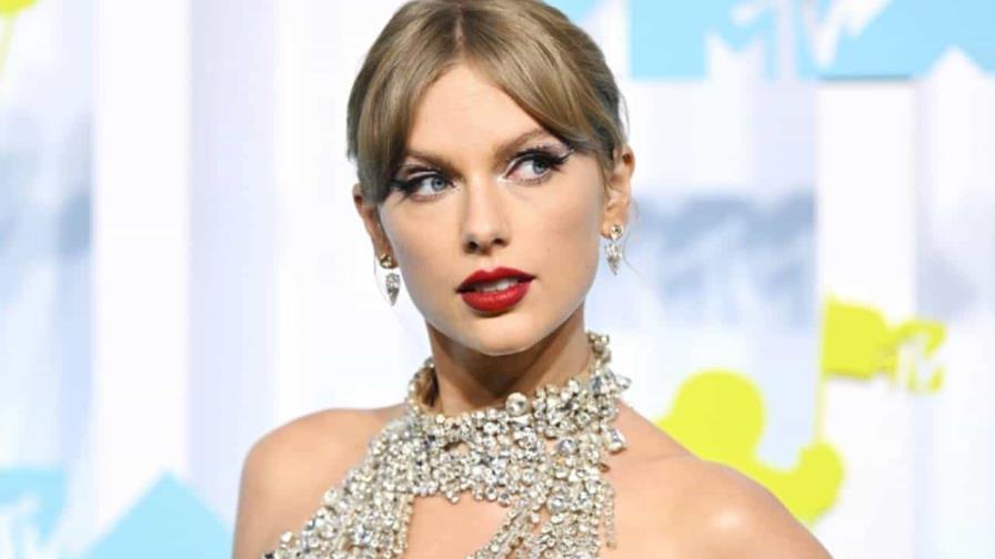 Taylor Swift, primera artista en adueñarse de todo el top 10 de canciones populares