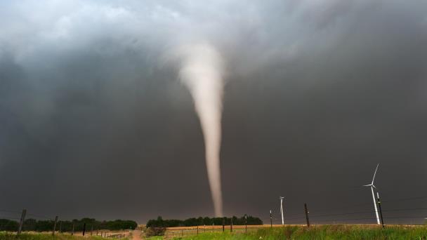Se reportan por lo menos 5 tornados en sur de EEUU