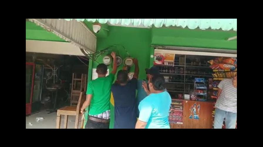 En Sabana Iglesia entregan los contadores a Edenorte en protesta por alta facturación En Sabana Iglesia entregan los contadores a Edenorte en protesta por alta facturación