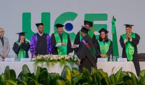 UCE gradúa 468 nuevos profesionales en investidura de grado