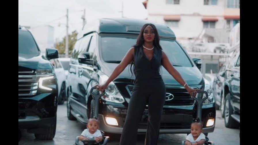 “Las Royal Twins Transportation”, el nuevo sistema de transportación de Amara La Negra “Las Royal Twins Transportation”, el nuevo sistema de transportación de Amara La Negra