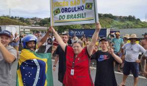 Bolsonaro calla y camioneros exigen un golpe contra la victoria de Lula da Silva