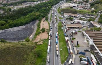 Los bolsonaristas que bloquean carreteras: No aceptamos el fraude