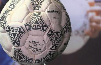 Sale a subasta el balón del gol de la mano de Dios de Maradona en México-1986