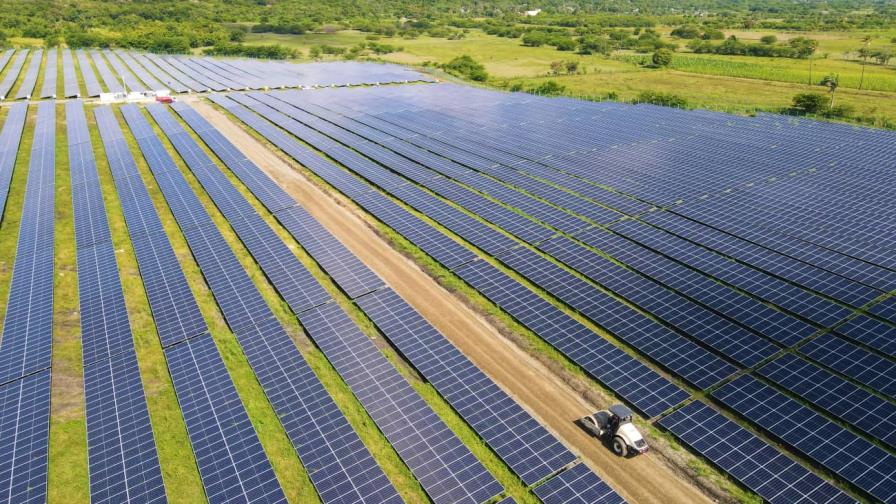 EEUU y Emiratos Árabes invertirán 100,000 millones dólares para asegurar energía limpia EEUU y Emiratos Árabes invertirán 100,000 millones dólares para asegurar energía limpia