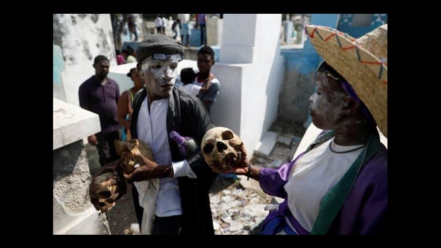 Haití celebra su fiesta vudú de los muertos pese a la crisis y la inseguridad