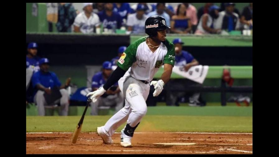 Estrellas vencen a los Gigantes respaldadas por tres jonrones Estrellas vencen a los Gigantes respaldadas por tres jonrones