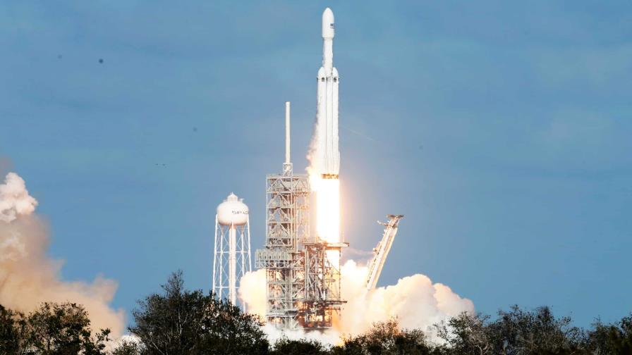 Despega cohete Falcon Heavy con dos satélites de las Fuerzas Armadas de EEUU