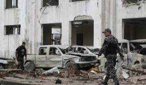 Estallan carros bomba y asesinan a dos policías en Ecuador