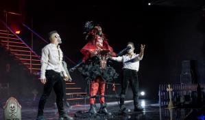 Espectáculo de Halloween "Luna de Sangre" asombra al público