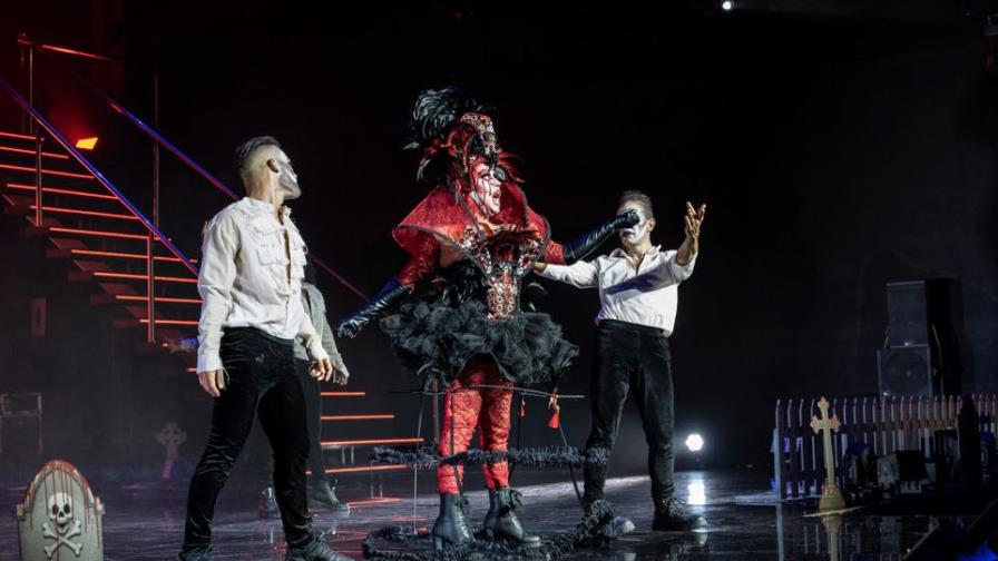 Espectáculo de Halloween “Luna de Sangre” asombra al público
