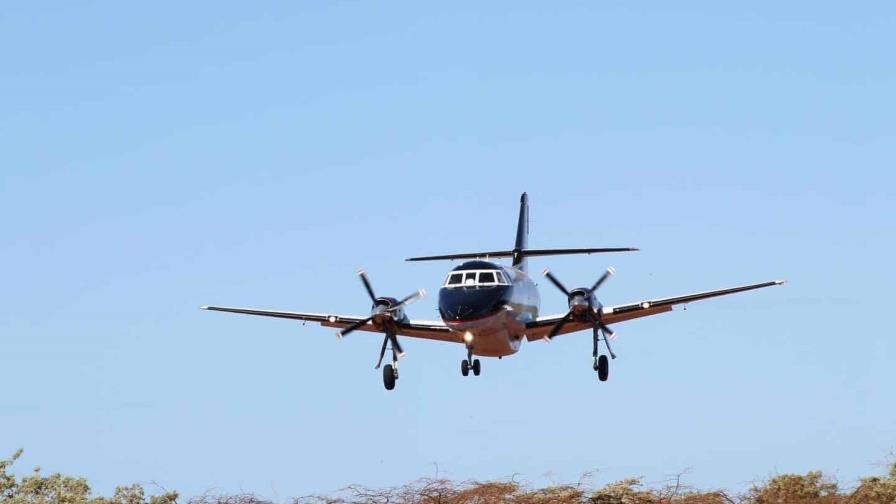 Realizan vuelo inaugural de ruta entre Santo Domingo y Pedernales